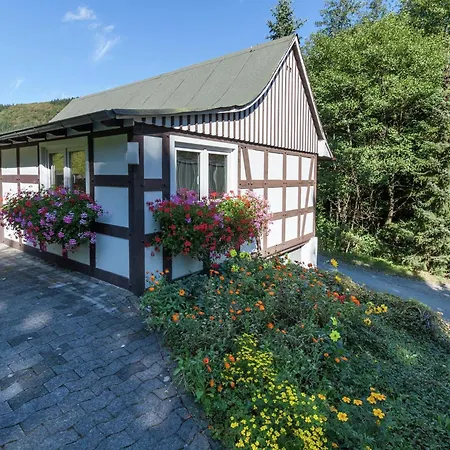 Modern In Sauerland With Balcony דירה שמאלנברג